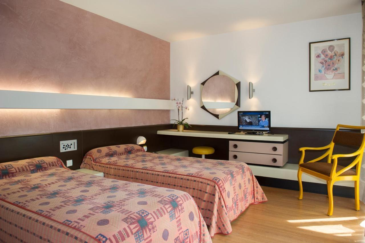 Hotel Urbain V Mende Room photo